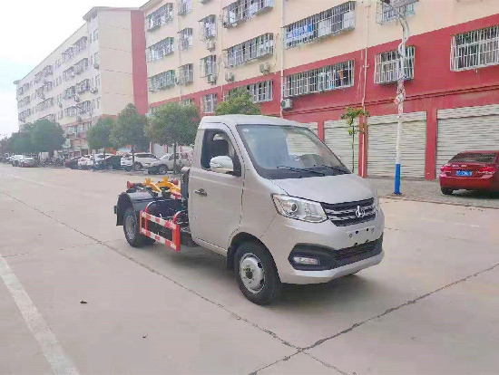 長(zhǎng)安國(guó)六汽油鉤臂（車(chē)廂可卸）式垃圾車(chē)（后雙輪）